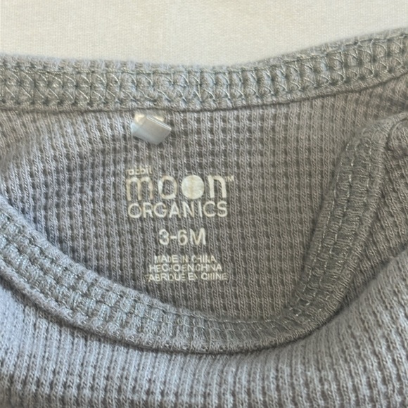 Moon Organics - Gray Long Sleeve Waffle Knit Baby Onesie Shirt - Picture 3 of 3